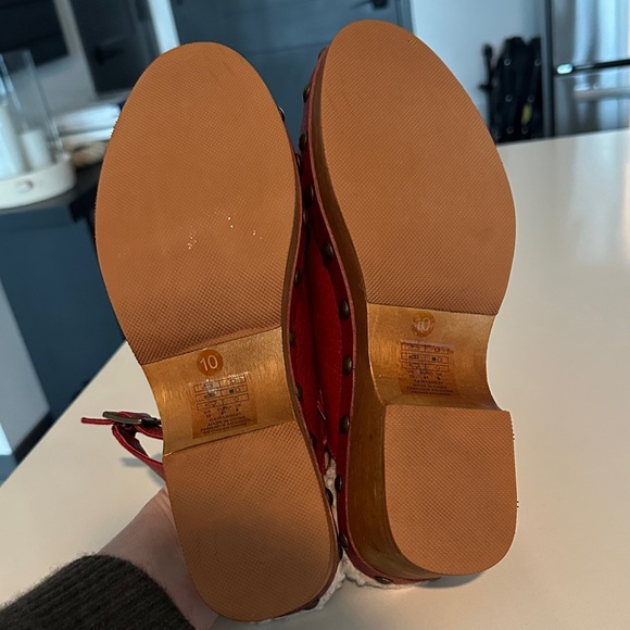 Kelsi Dagger Red Leather Studded Slingback Clogs- never worn! - Picture 4 of 7